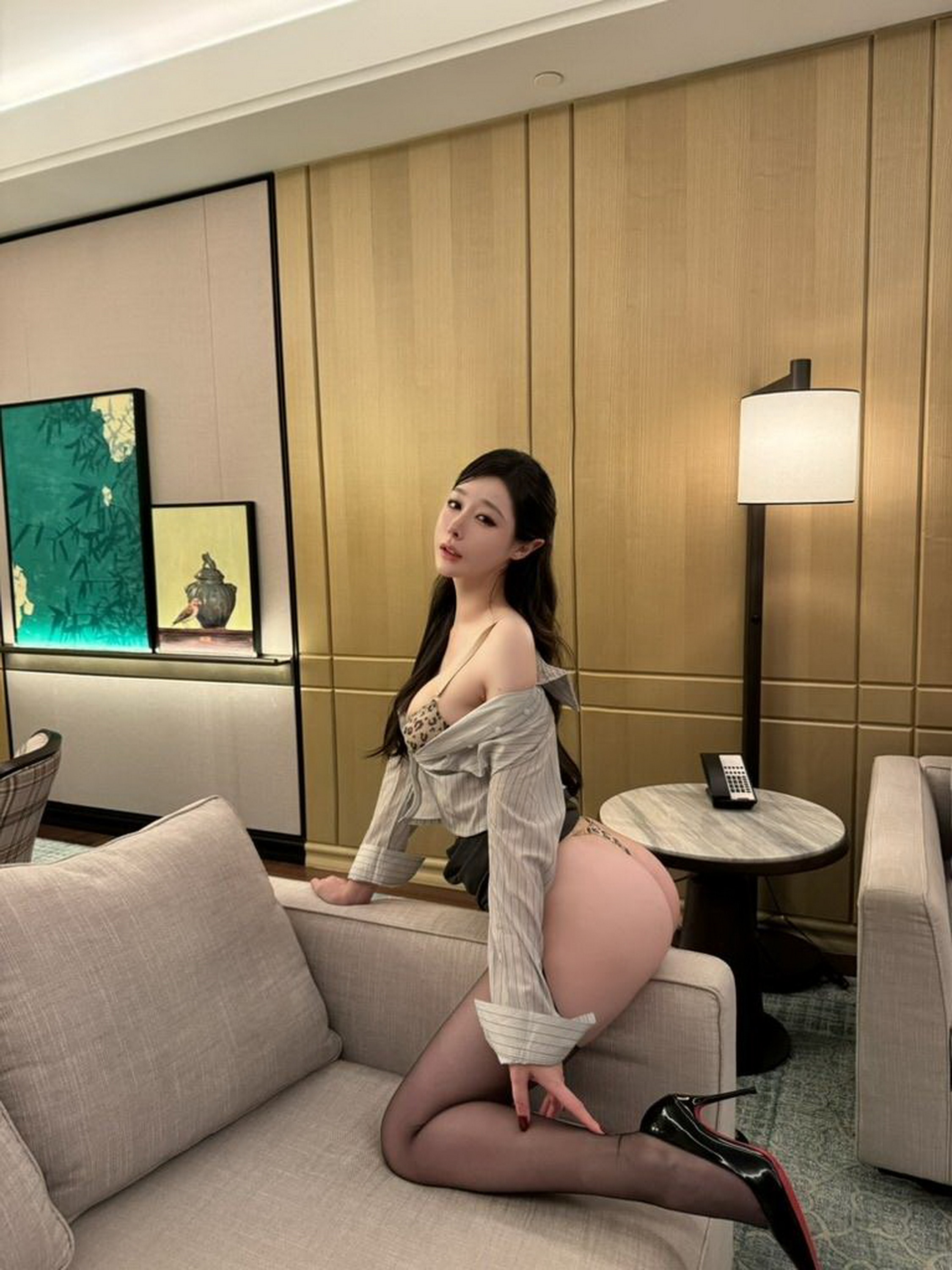 [爱尤物]梦菲菲全裸大秀巨乳诱人口水奶炮