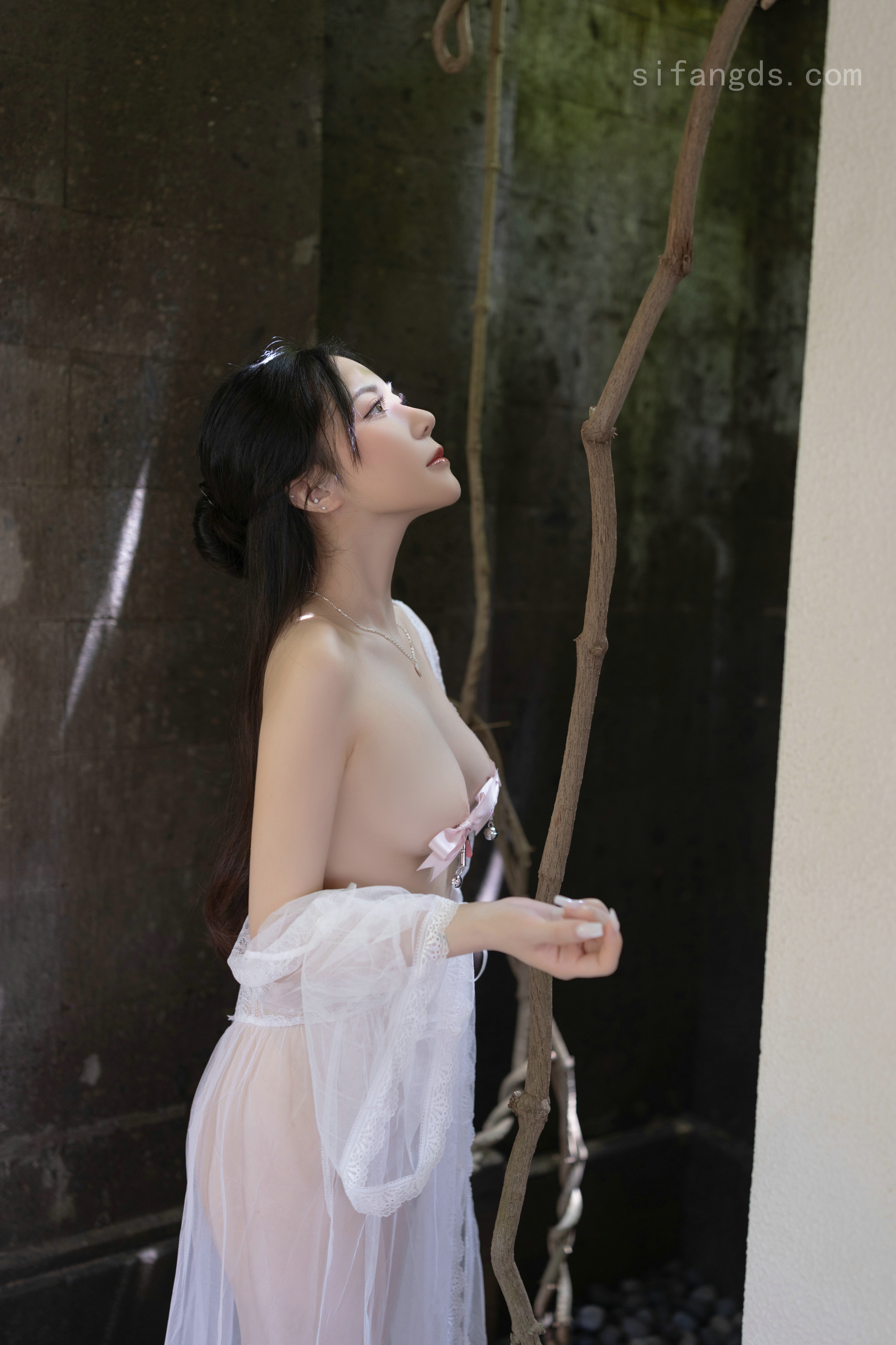 半裸美女,半裸尤物,半裸模特,半裸写真,半裸诱惑,半裸人体艺术 - 快玩遊戲盒官方下載