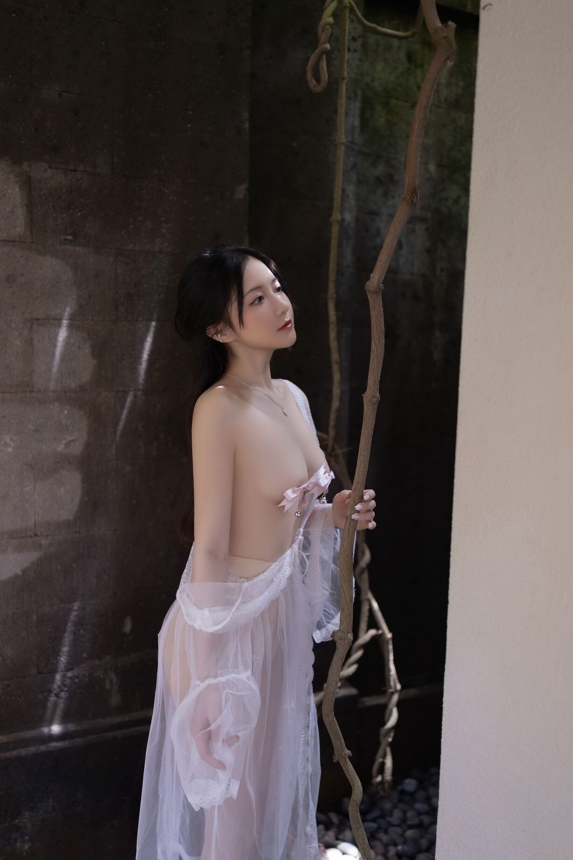 大胸模特妲己下体全裸露禁区浴室泡泡屁沟自慰图片 - 白嫩妹子大叫