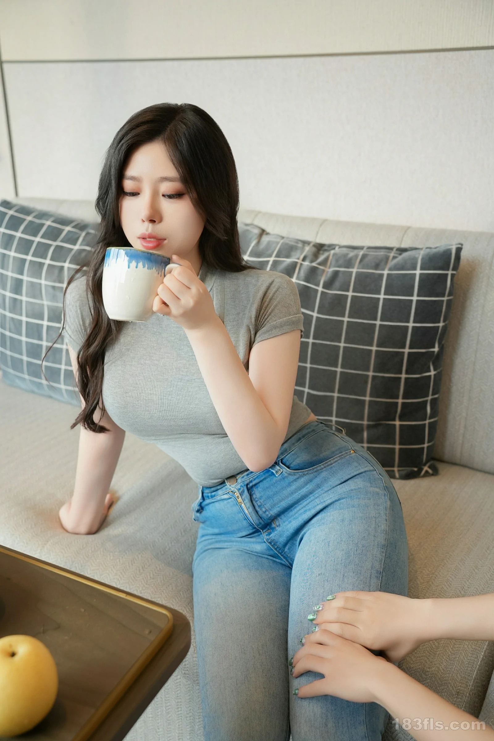 优星馆酥胸模特Ayumi雪雪大秀乳沟蜜奶写真(19) - 大江電影時刻表