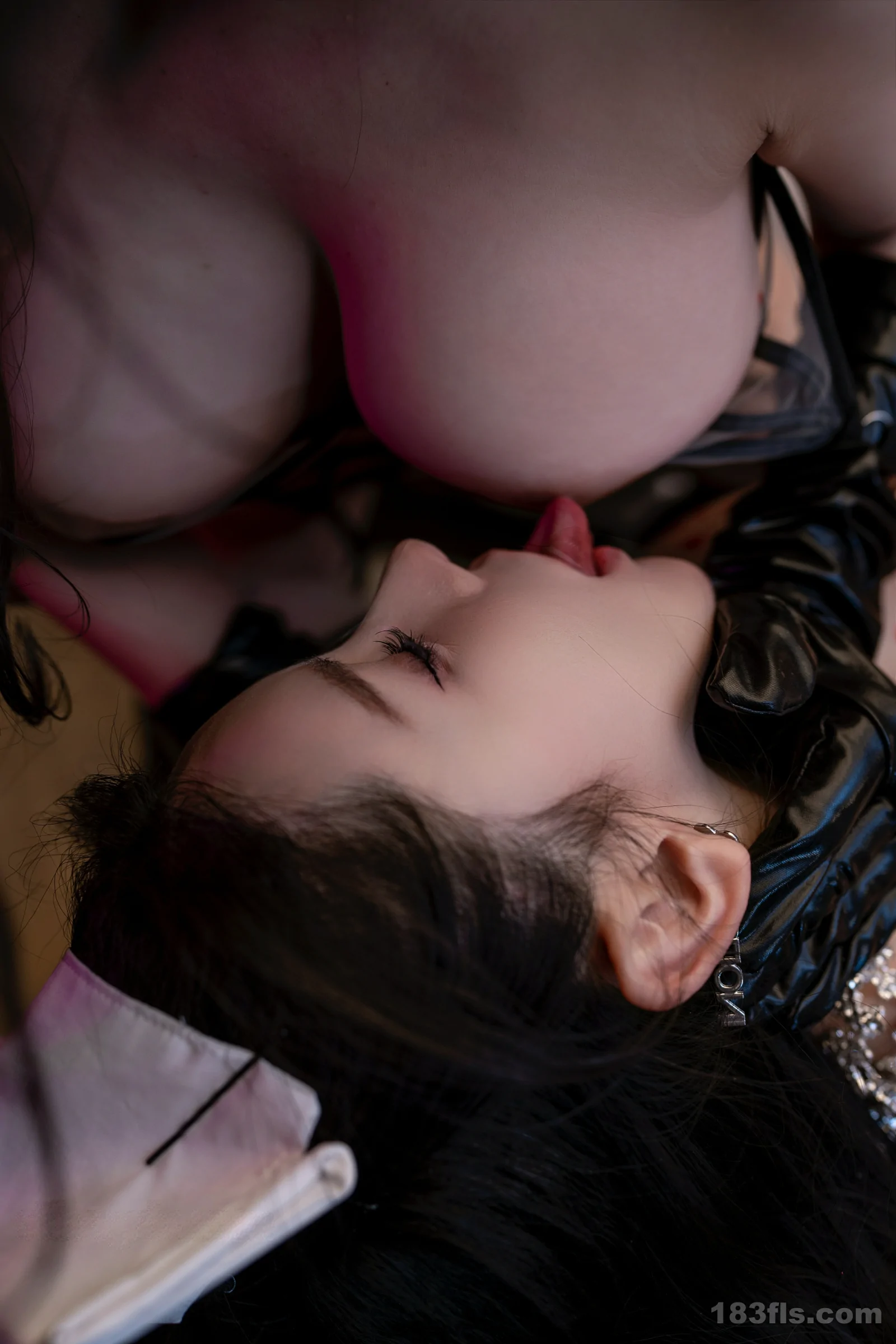 超性感动漫巨乳美女黄图