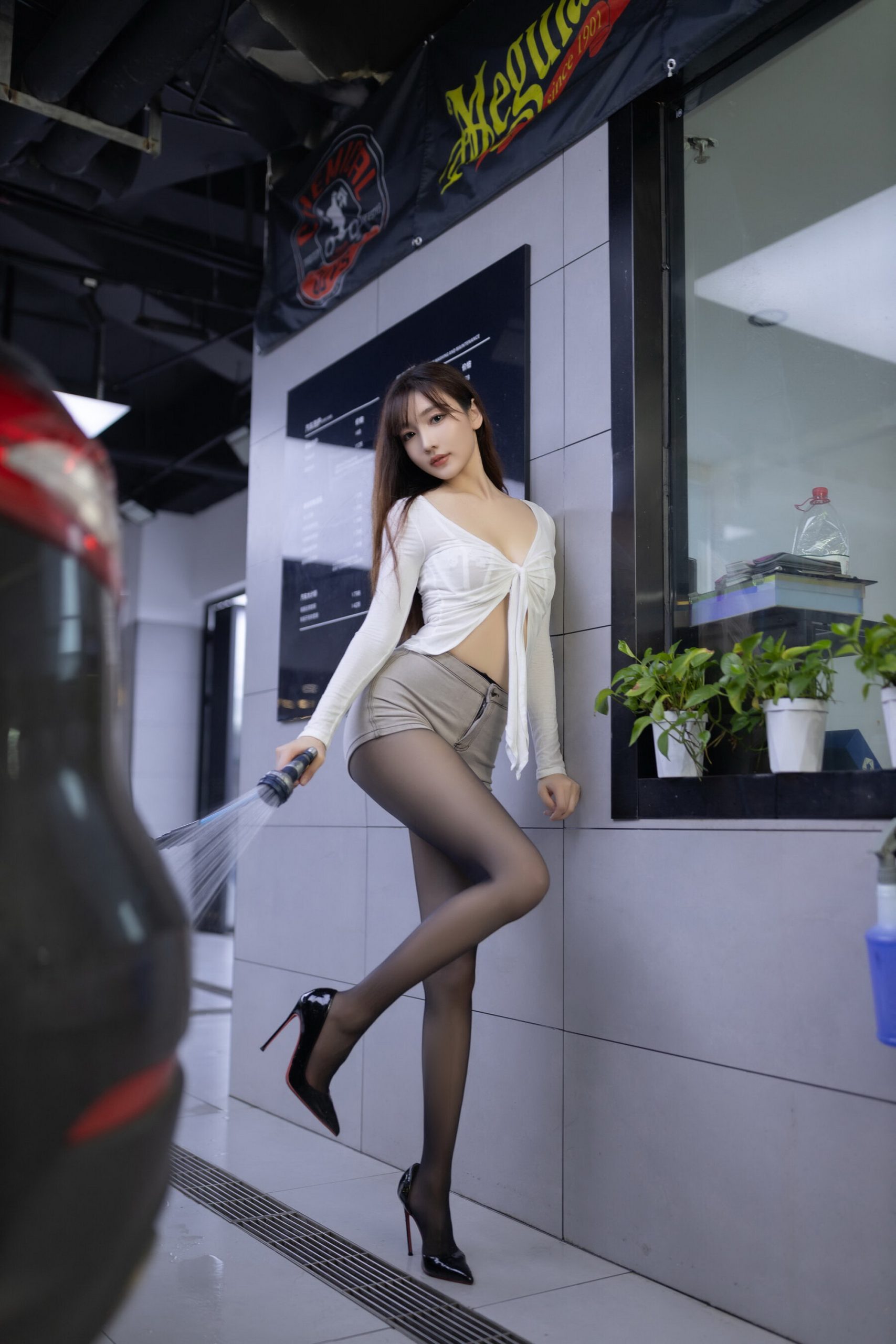 很有气质的透视装美眉高清街拍