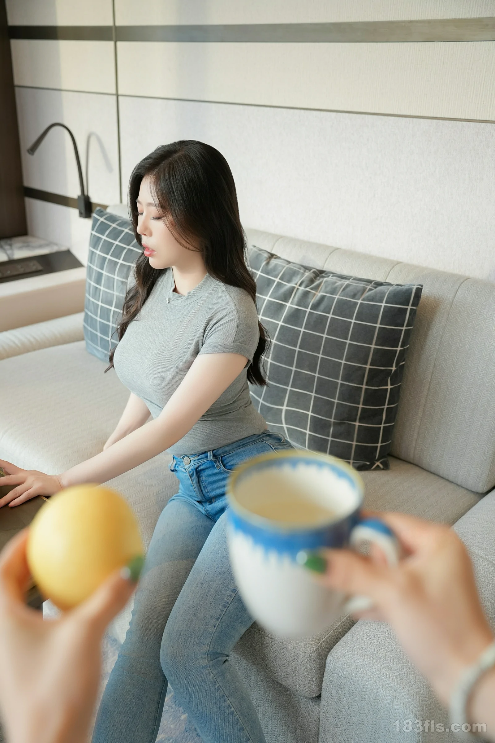 90后美胸嫩模和服露沟魅惑写真