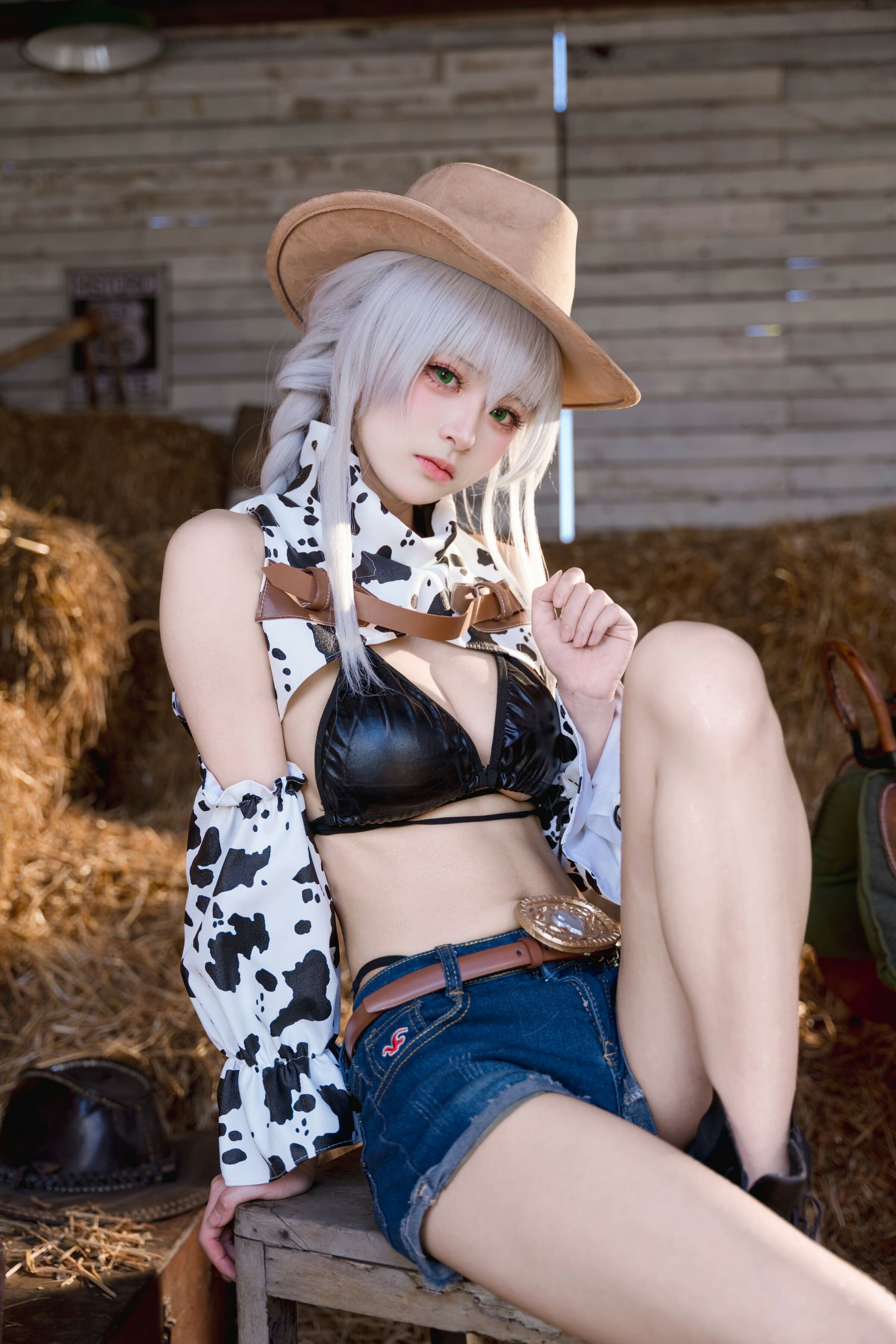 丰满身材软妹子美女宅兔兔床上裸身大乳图片大全