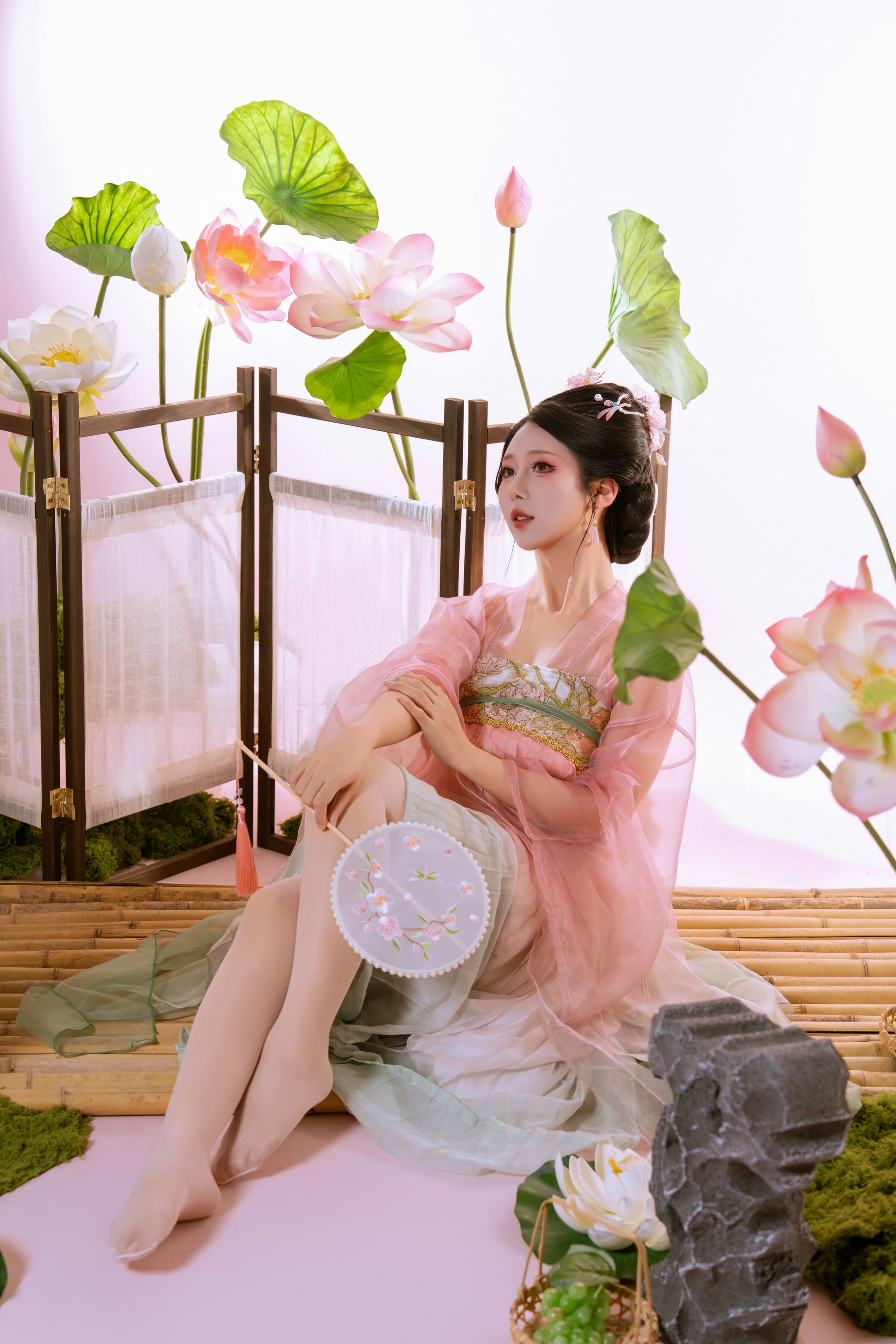 女神刘飞儿Faye上身裸露肉球高清写真套图