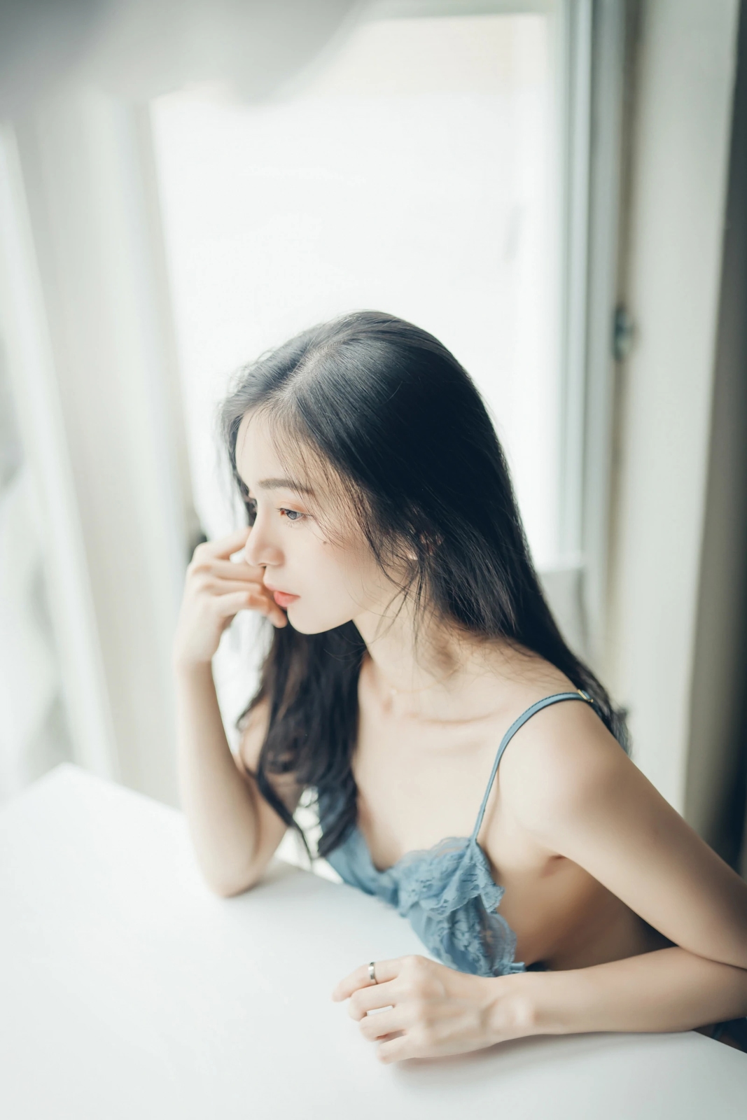 风俗媚娘巨乳紧身透视内裤看见B逼毛人体诱惑