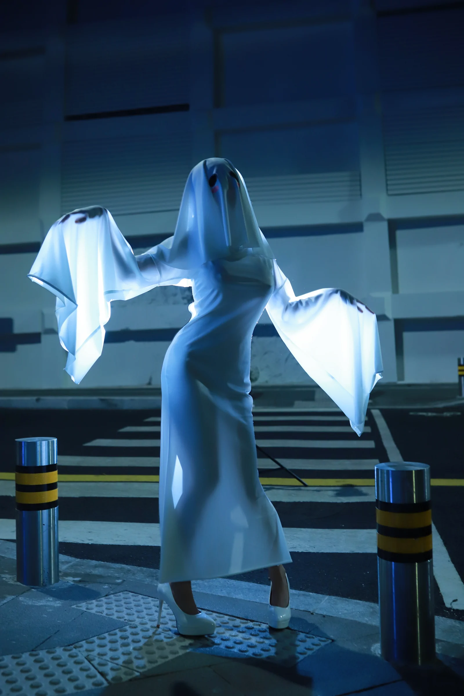 紧身牛仔裤美女完美翘臀漂亮迷人写真