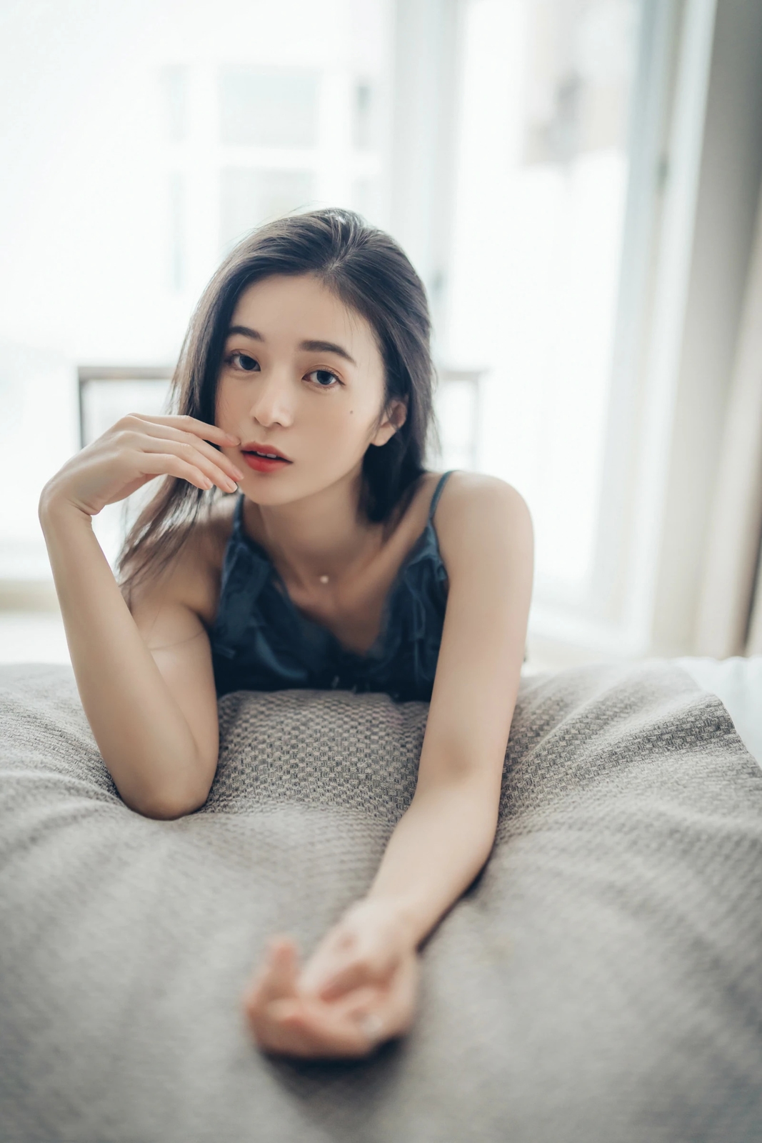 日本90年代巨乳美女吉田里深大尺度诱人写真 - 日本摄影厂幕后