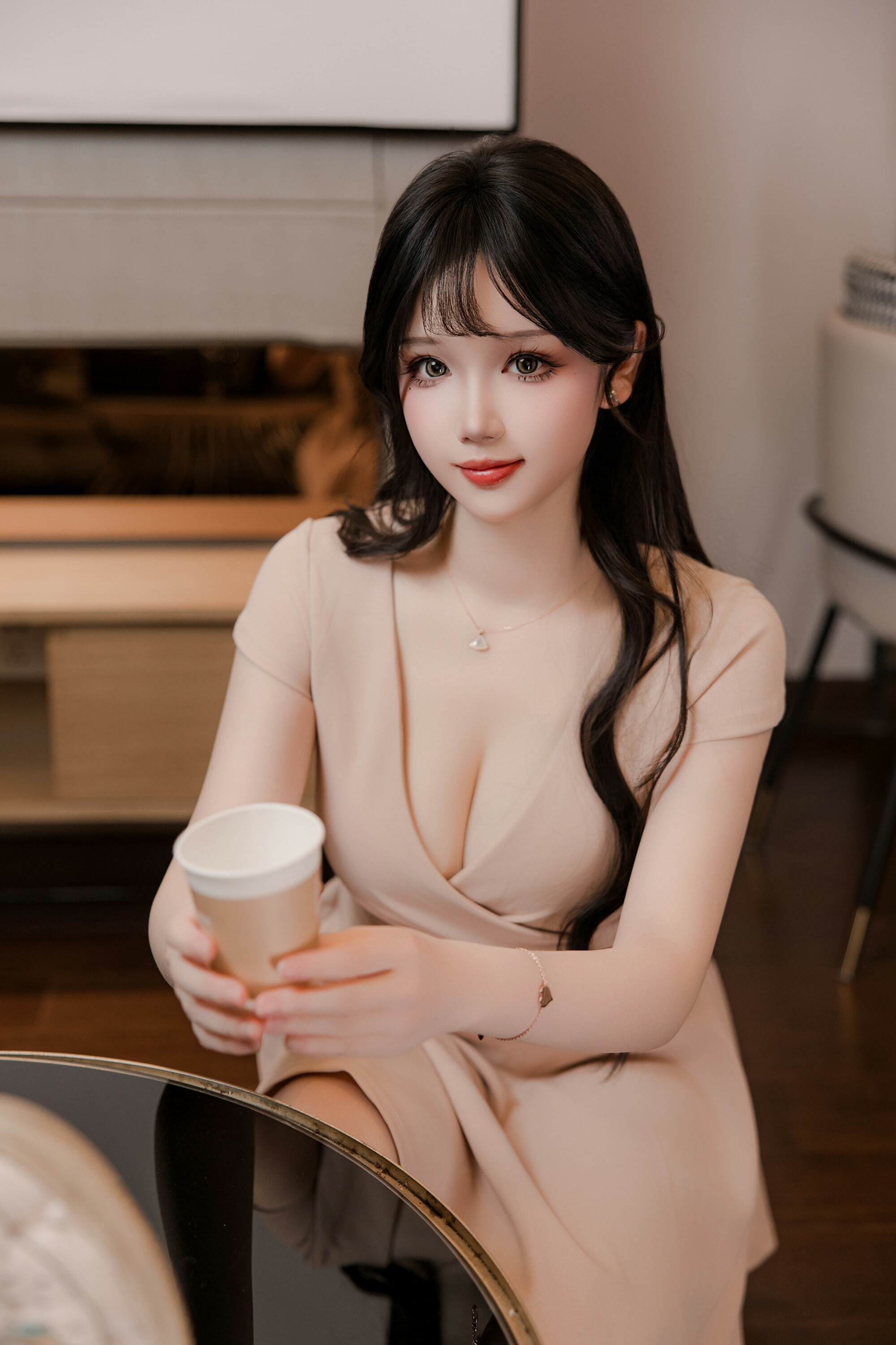 很有气质的透视装美眉高清街拍