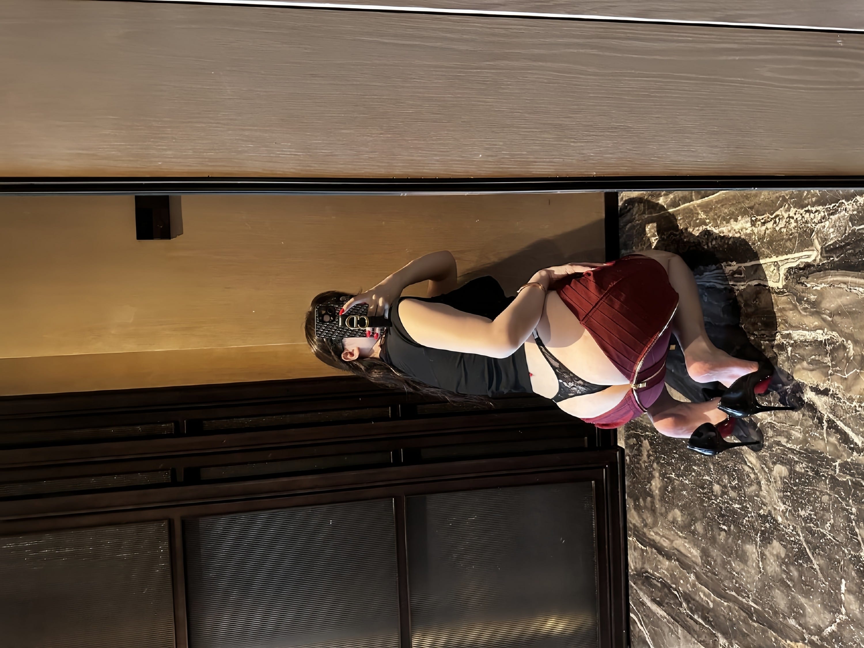 [ROSI写真] 灰色丝袜牛仔裤美臀MM高清床照