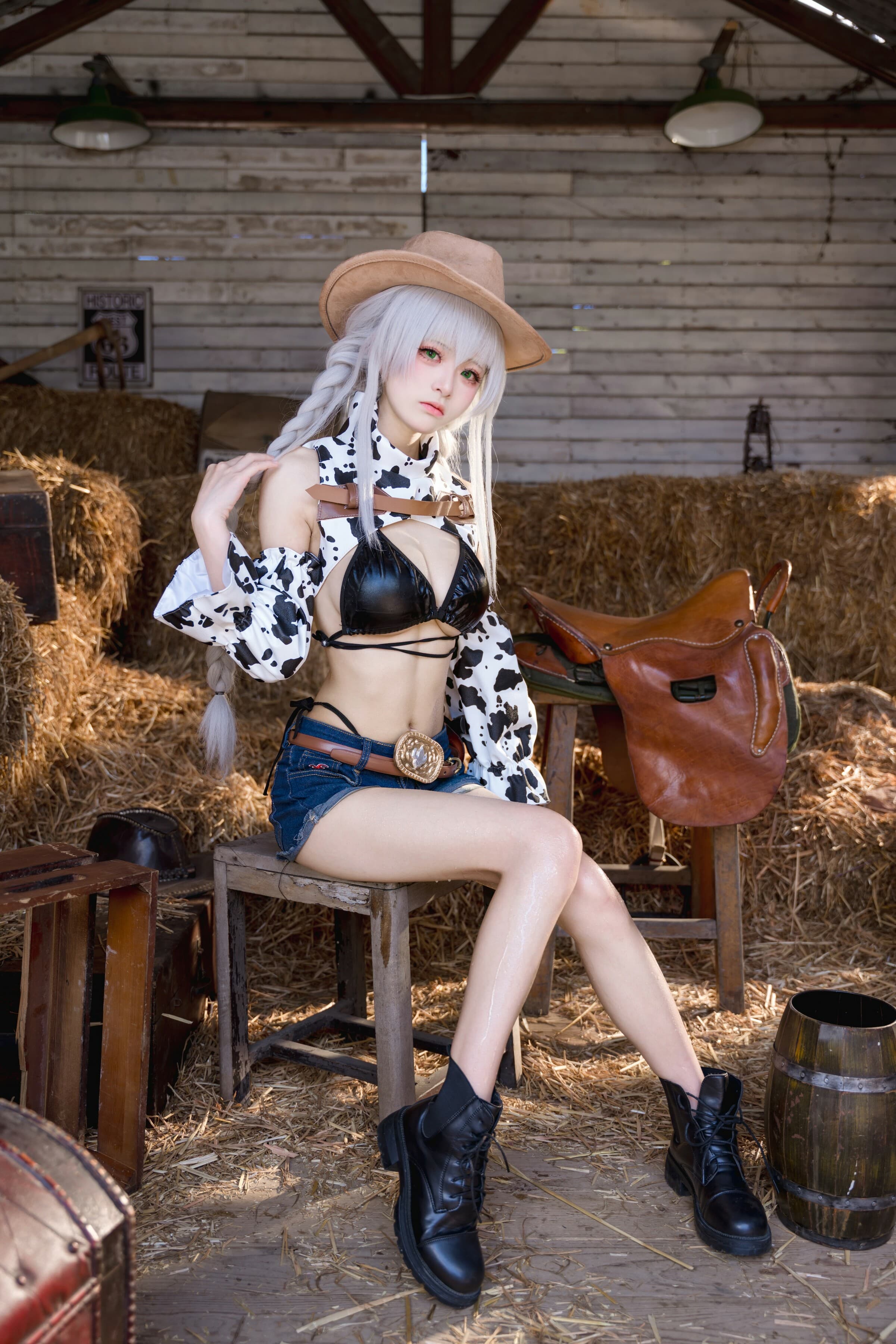 丝袜美女耿珊珊黑丝诱惑裸女图 女人的隐私倍位给你看图片