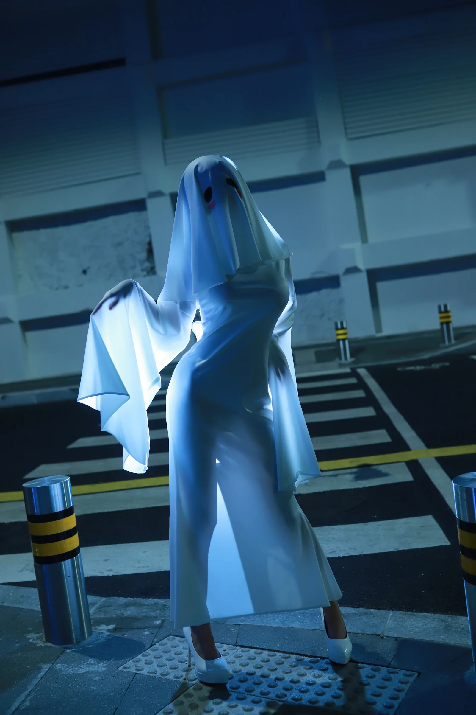 大胆人体艺术美女张美荧大尺度私房写真套图(20)