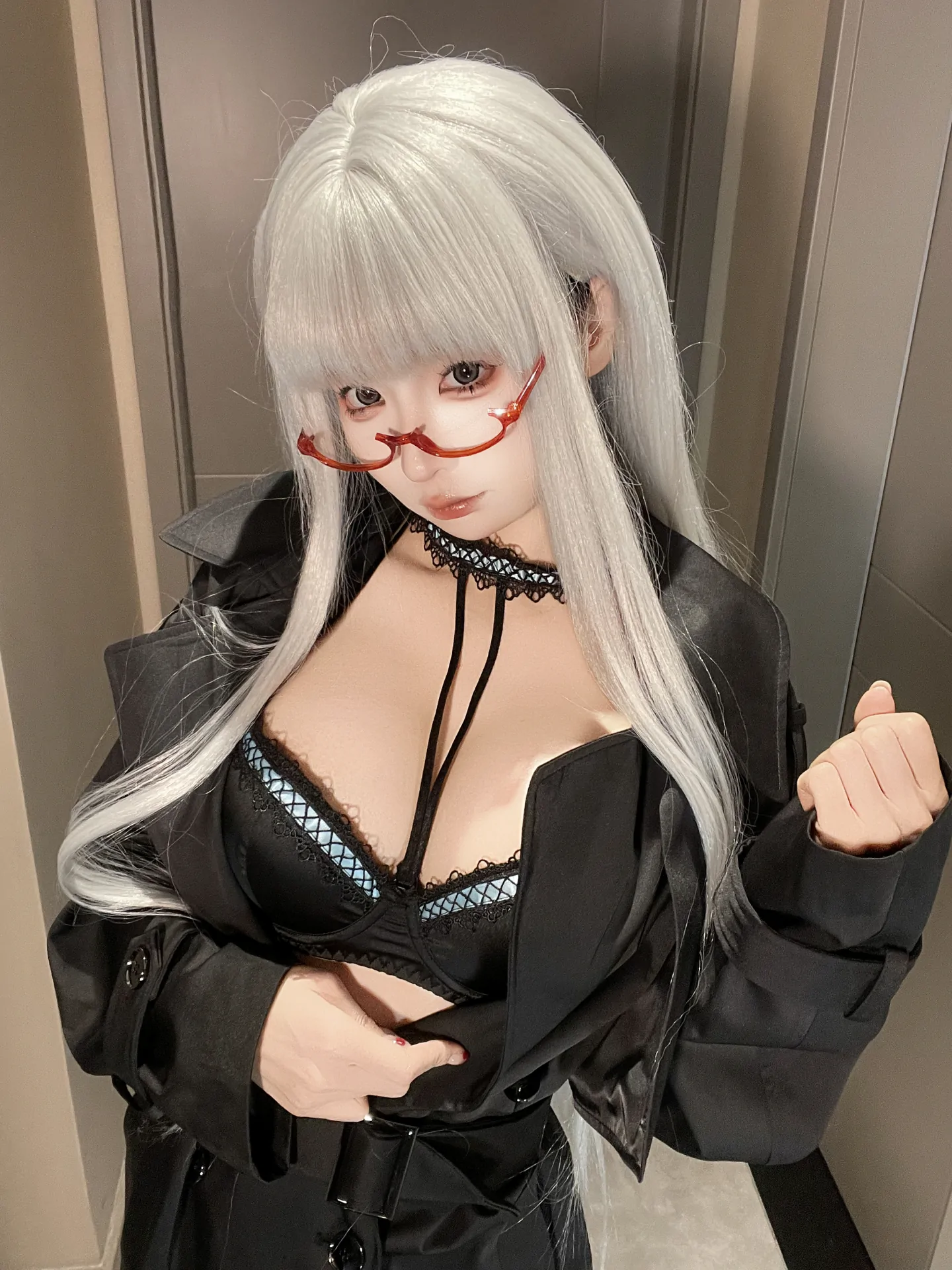 [ROSI写真] 灰色丝袜牛仔裤美臀MM高清床照