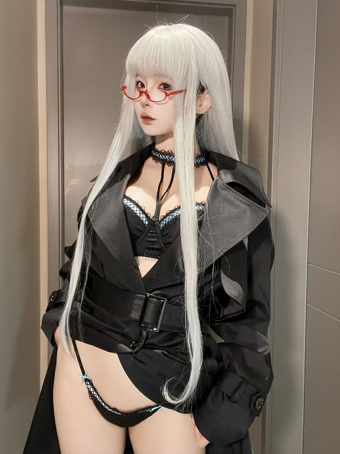 天天人体大胸妹子尹菲粉色透视装大胆人人体艺术写真