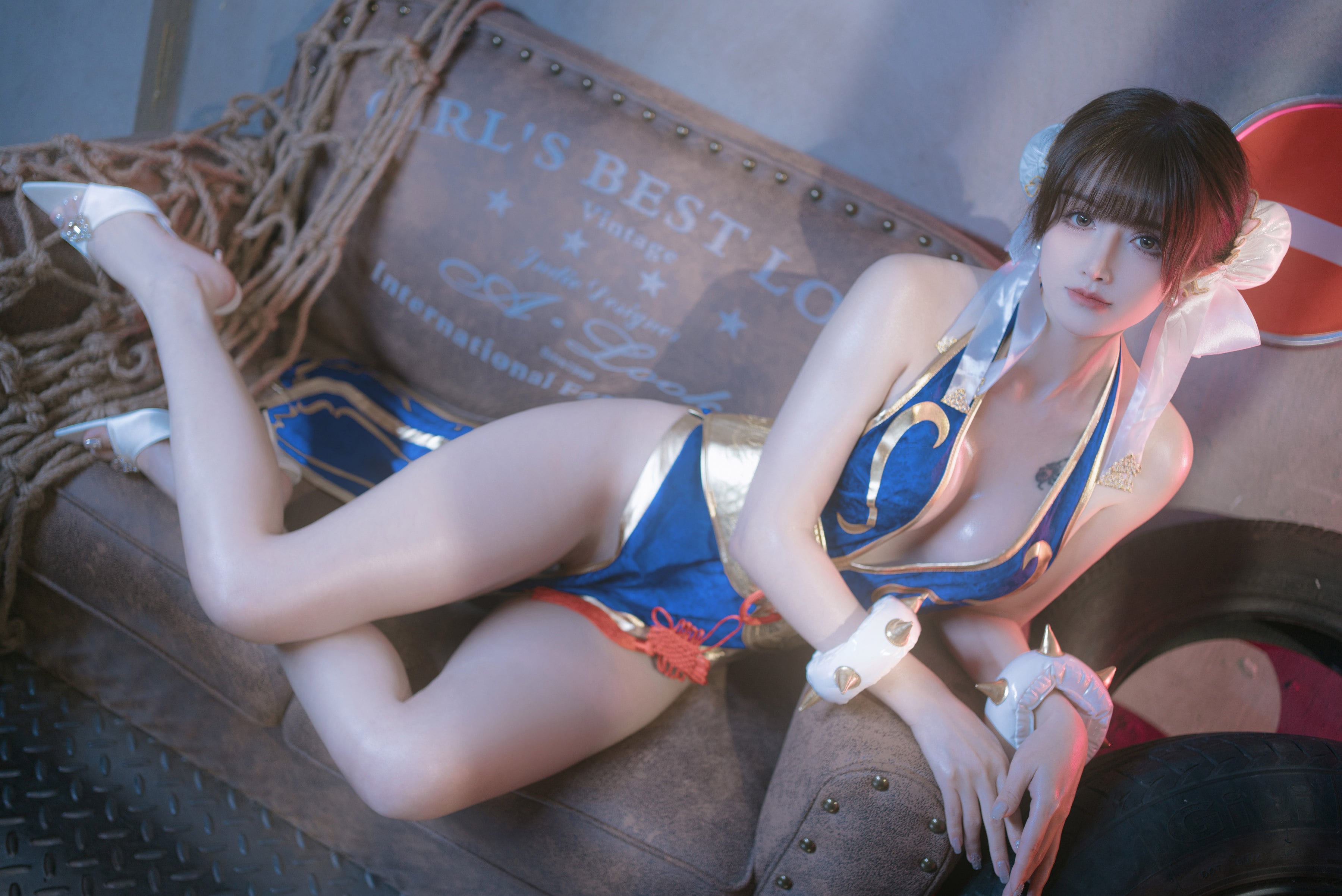 丝袜美女耿珊珊黑丝诱惑裸女图 女人的隐私倍位给你看图片