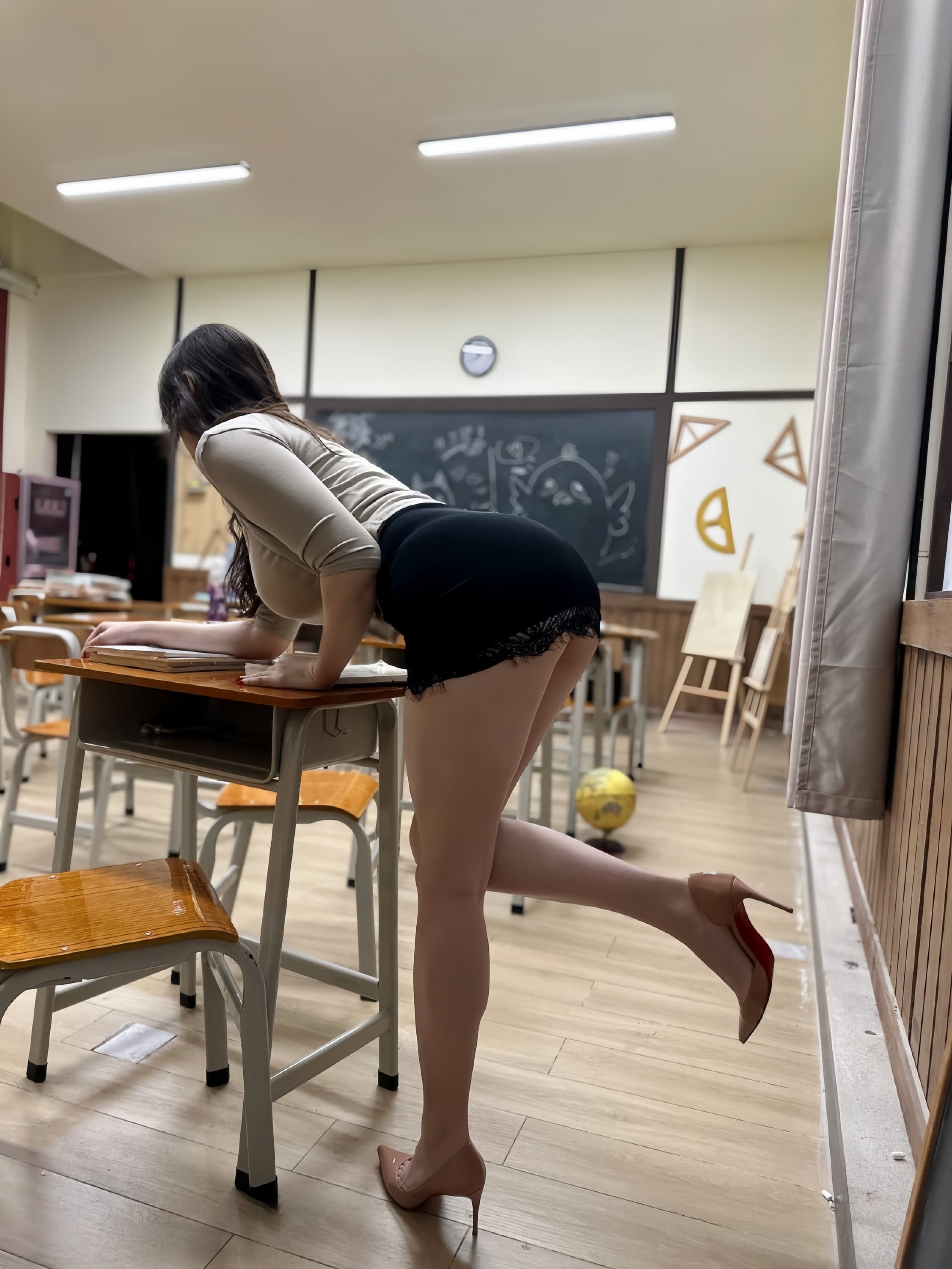 天空人体艺术软萌可爱学生妹点点大尺度裸胸照片