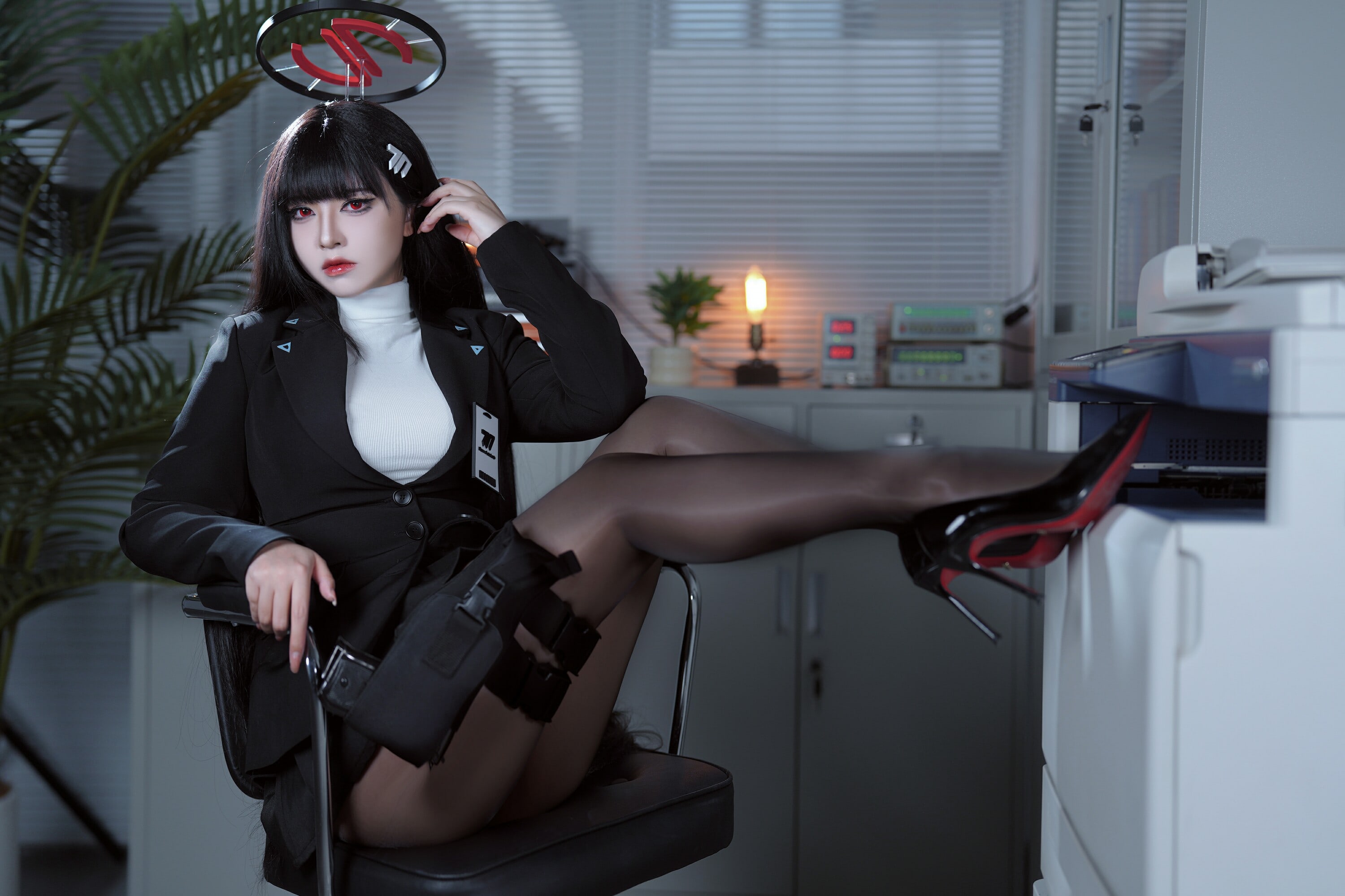 紧身牛仔裤美女完美翘臀漂亮迷人写真