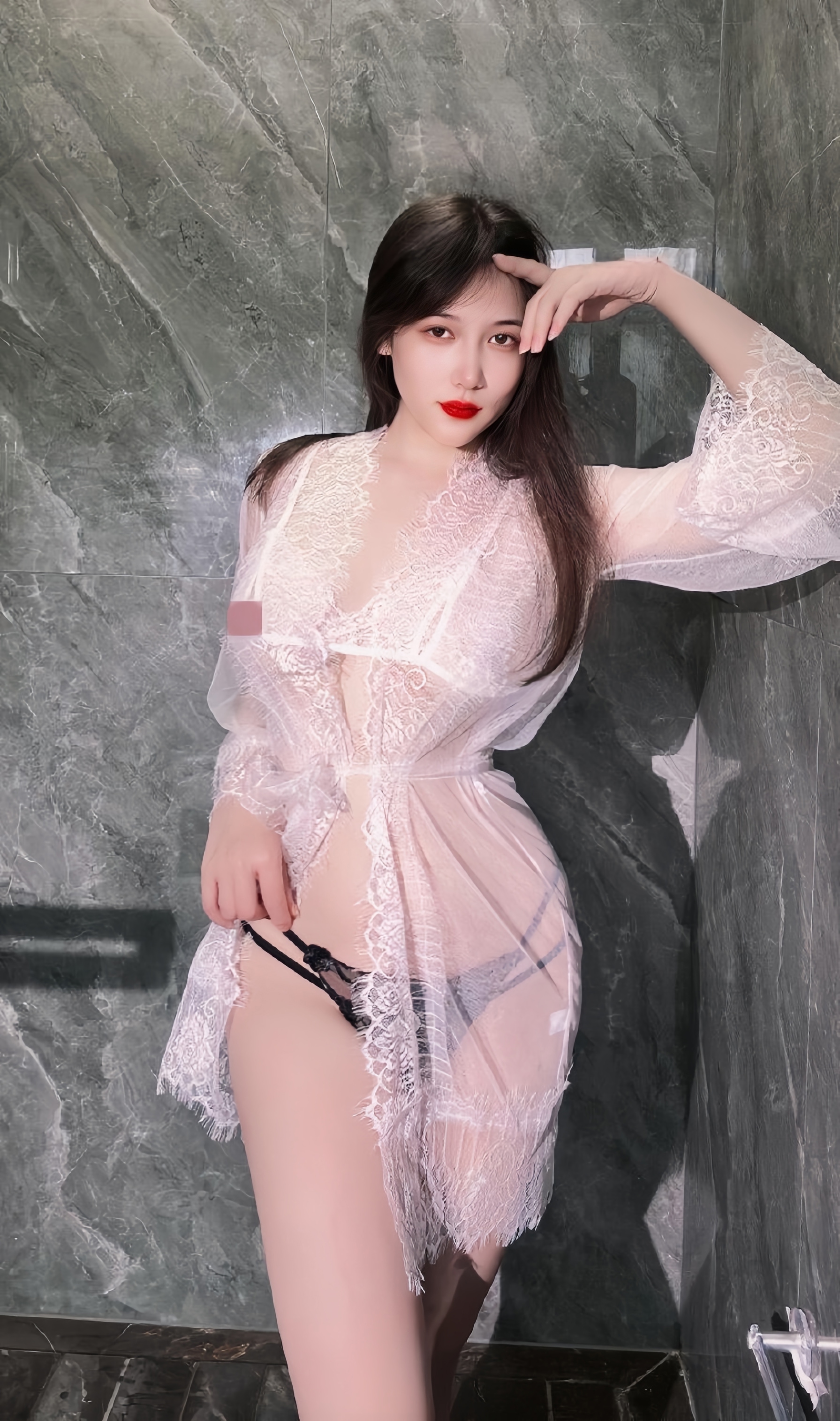 [ROSI写真] 窈窕无内辣妹大尺度私房诱人套图