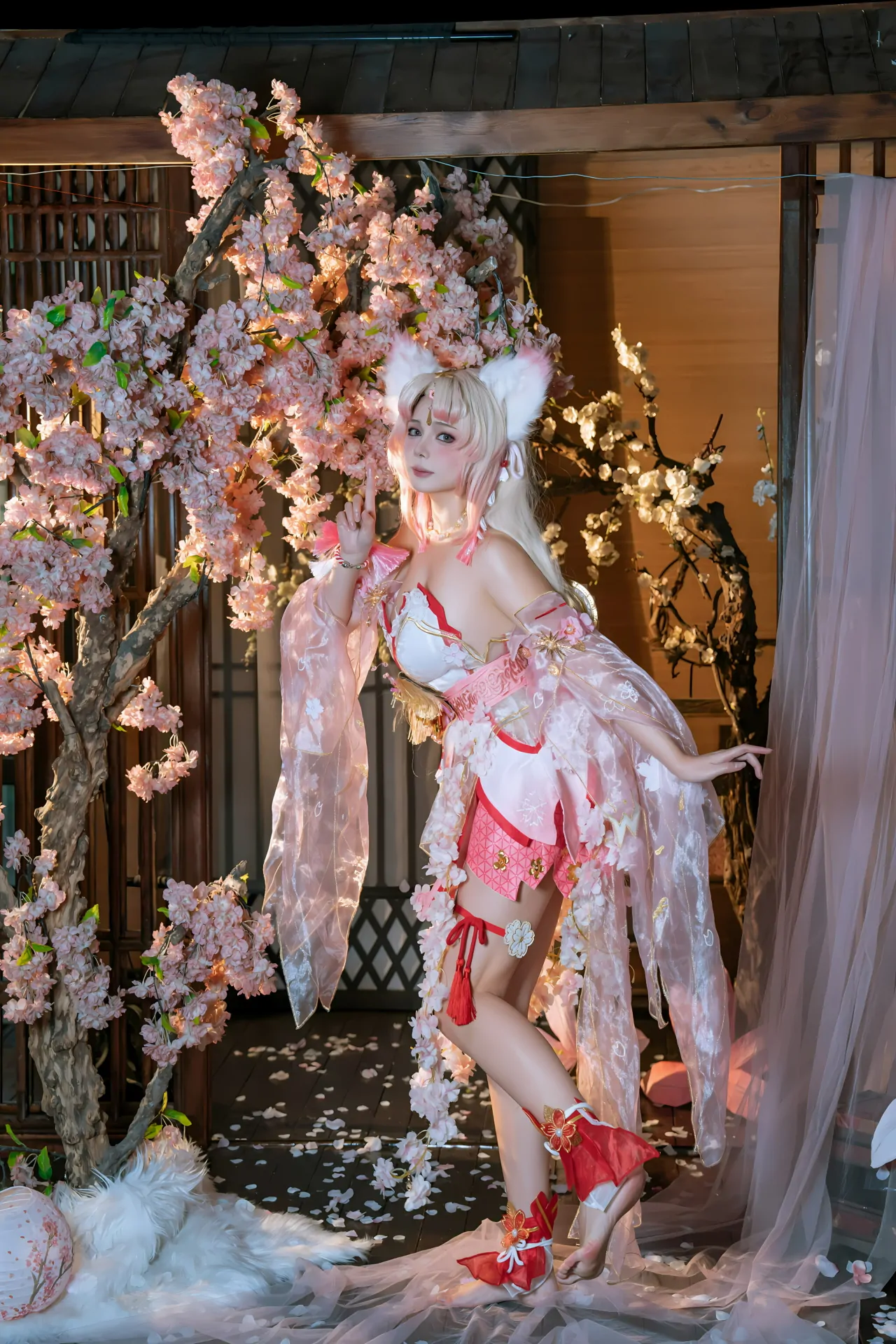 紧身牛仔裤美女完美翘臀漂亮迷人写真