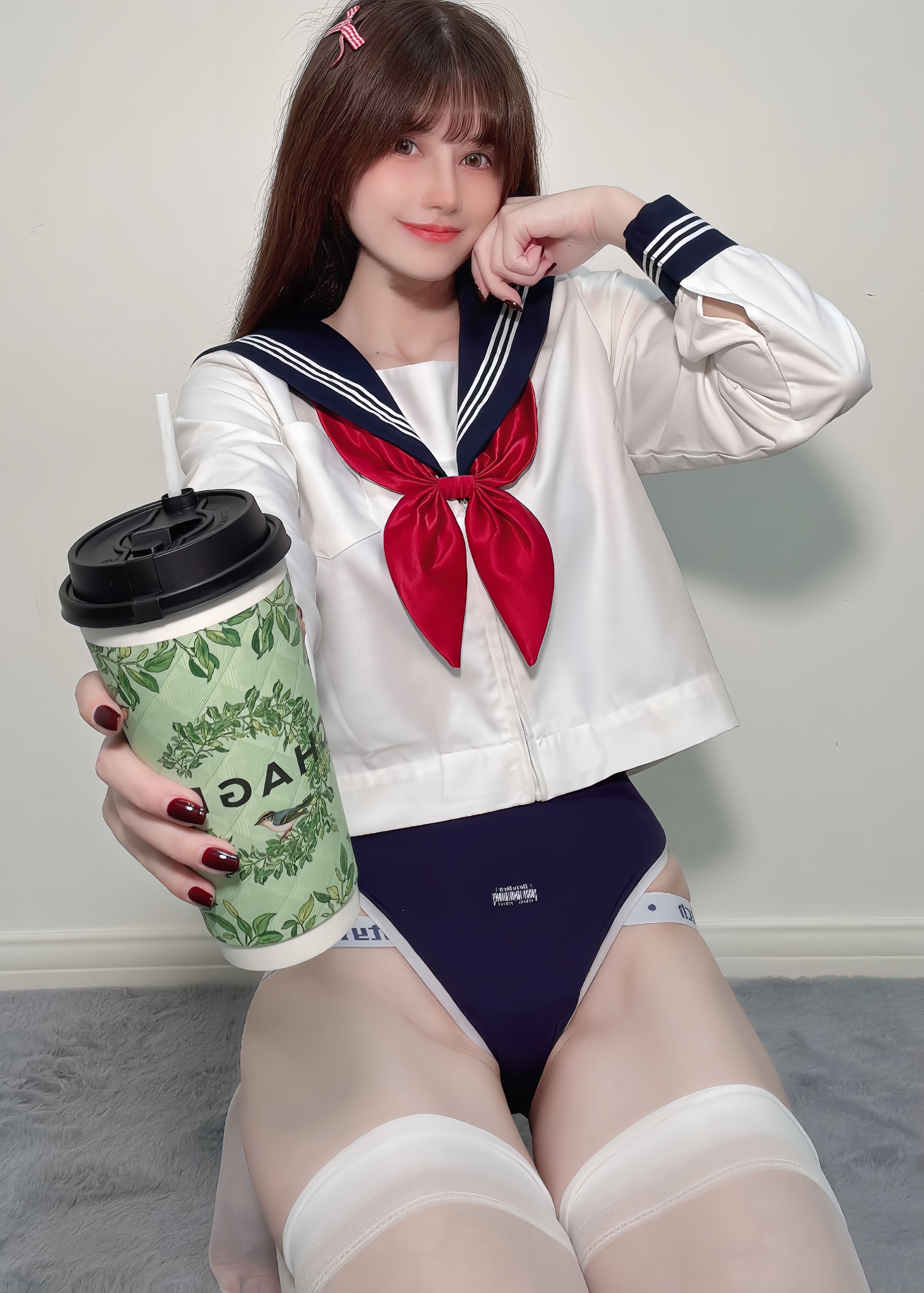 丁字裤美臀美女小热巴赤裸全身无内裤女图片