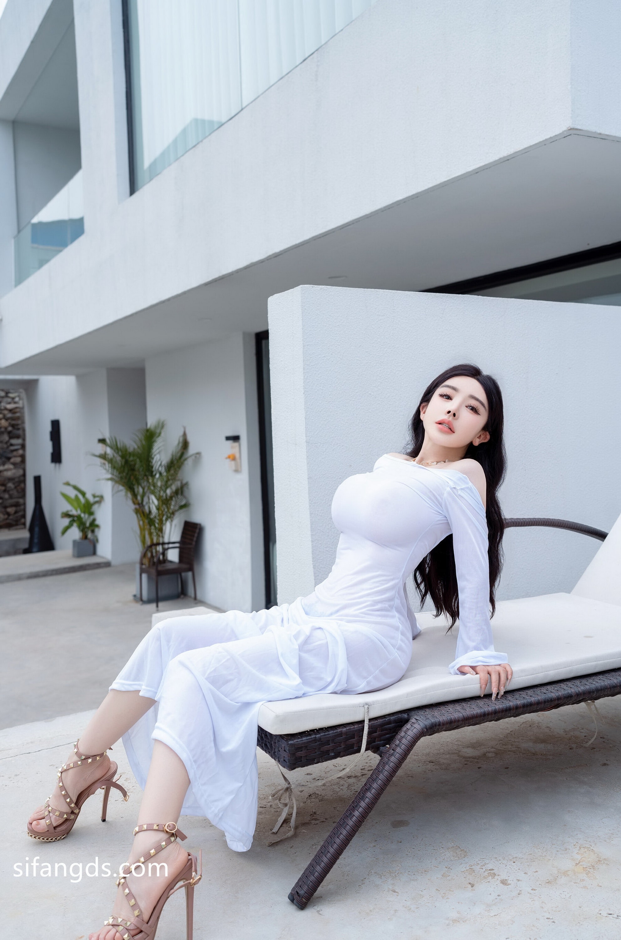 国产模特浴池里的大胆艺术写真欣赏