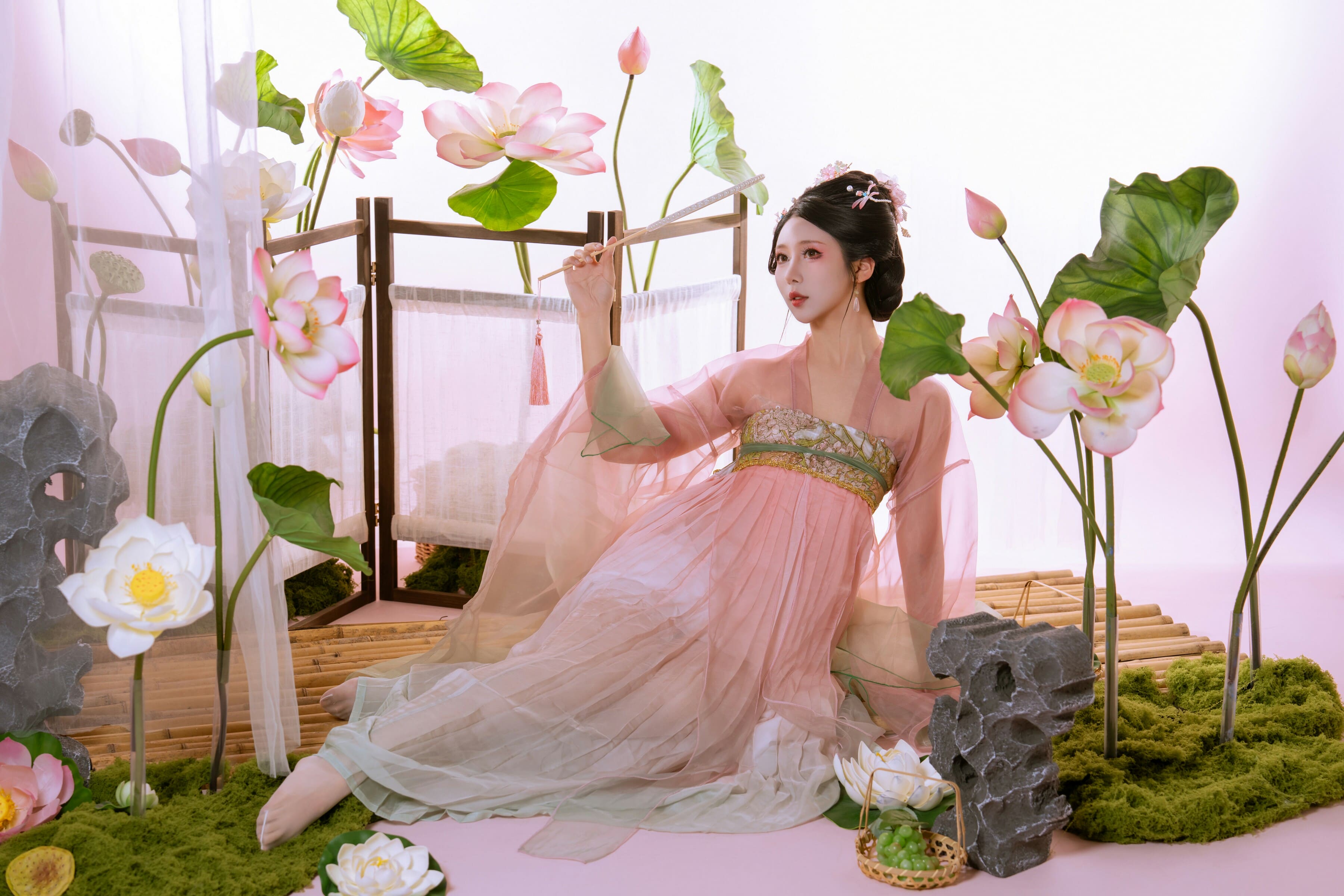 巨乳女神汤芳空姐制服2017沟沟女毛多阴部人体艺术写真(30) - 亂倫封神極品單身媽媽