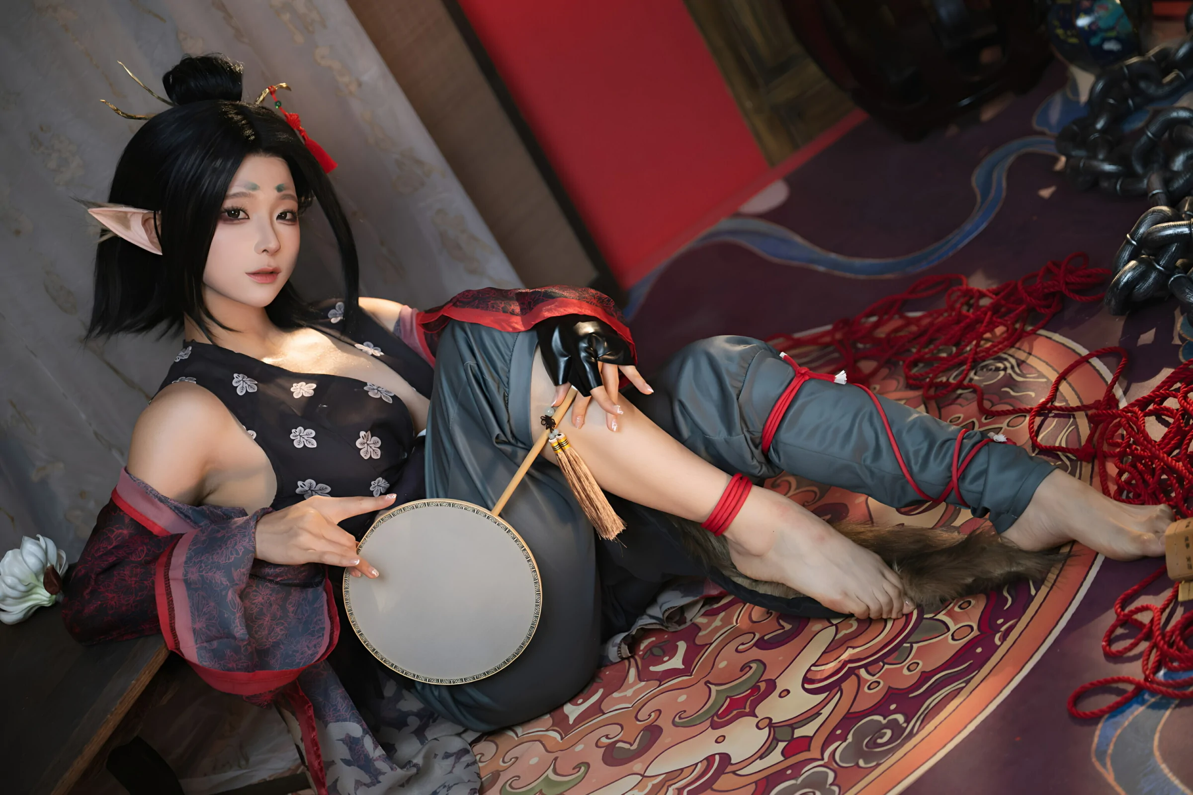 丰乳肥臀美女妲己大胸禁止18以下看露臀装人像艺术摄影