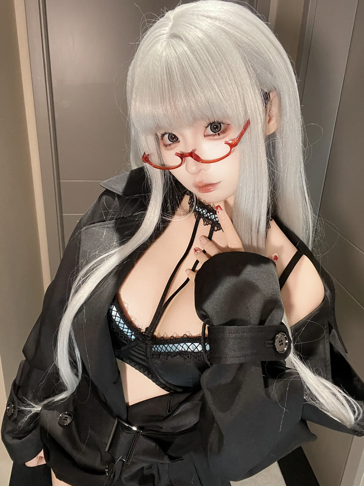 丰满身材软妹子美女宅兔兔床上裸身大乳图片大全