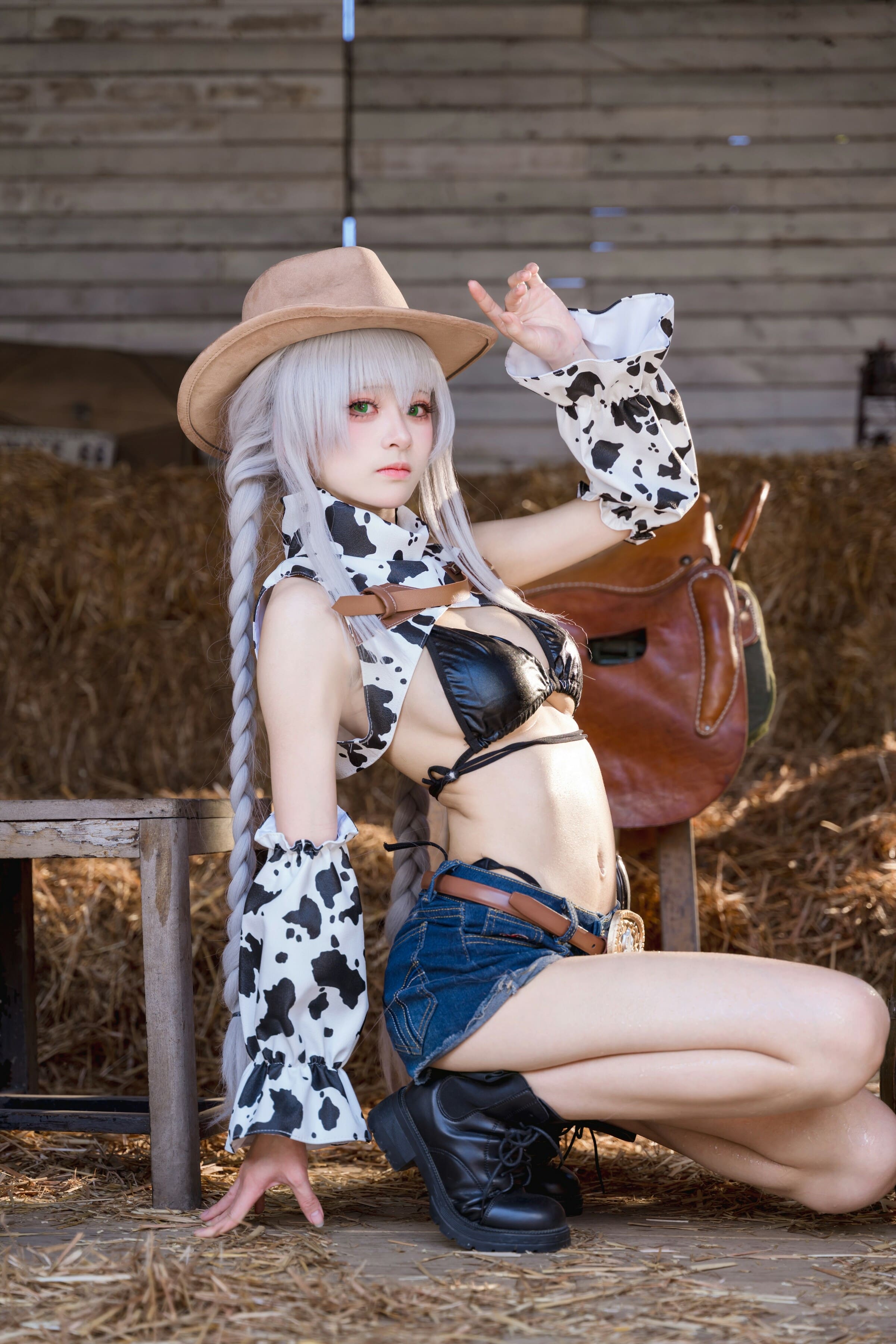 西西美女若兮高挑丝袜下体露毛bb诱惑