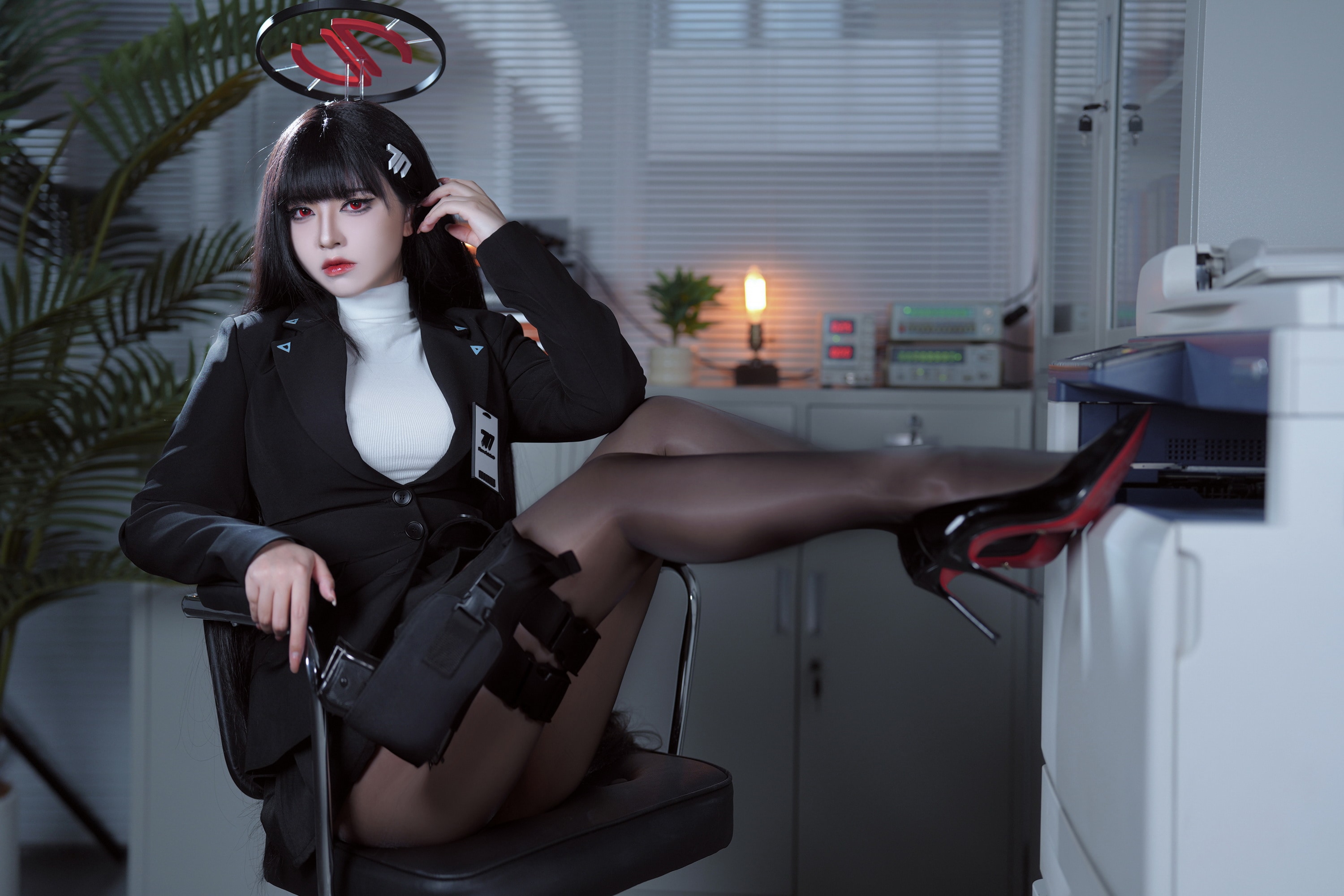 翘臀美女制服情趣内衣捆绑双手大胆虐待诱惑