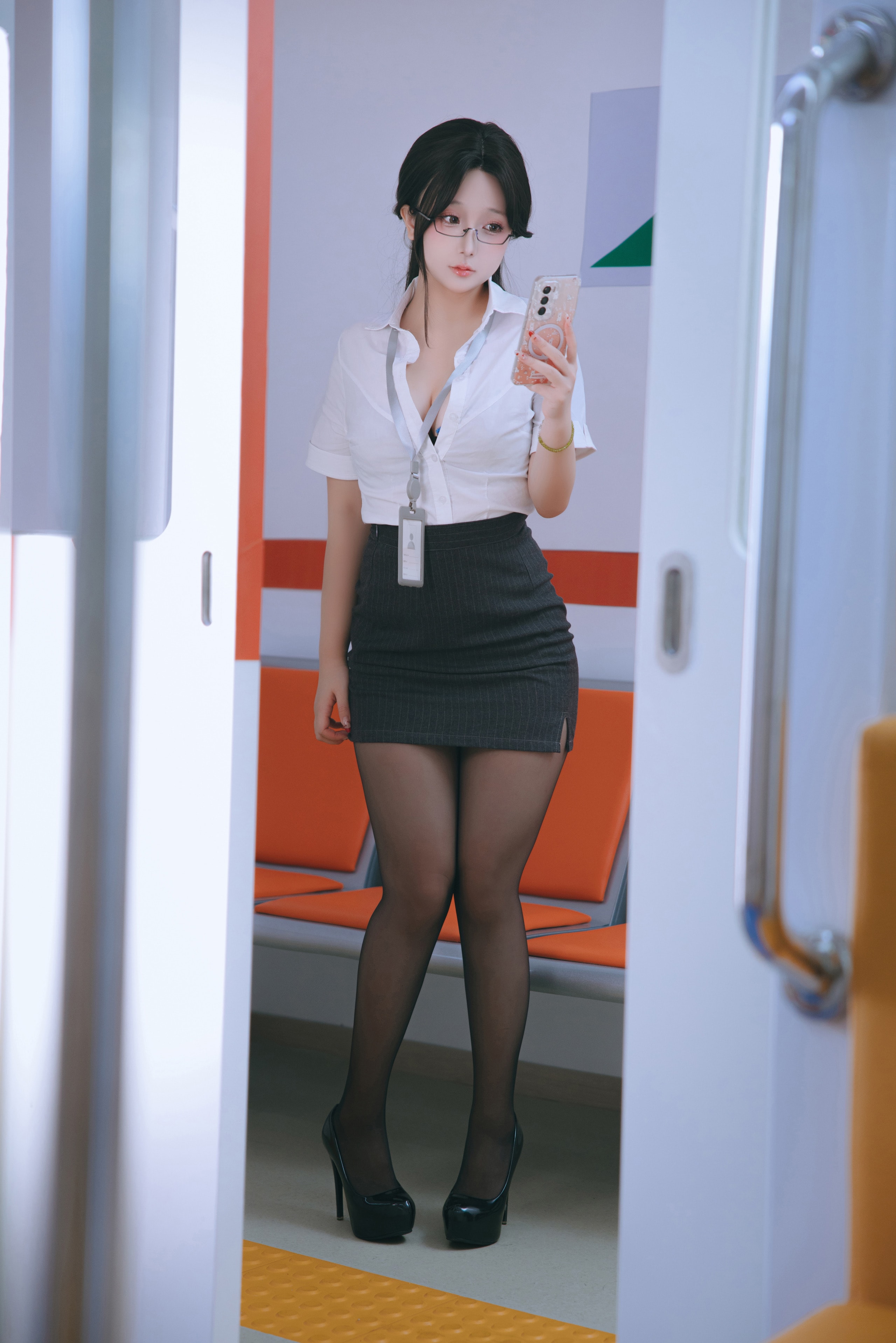 国模静静白皙翘臀极品美胞玉门大尺度私拍高清炮轰图