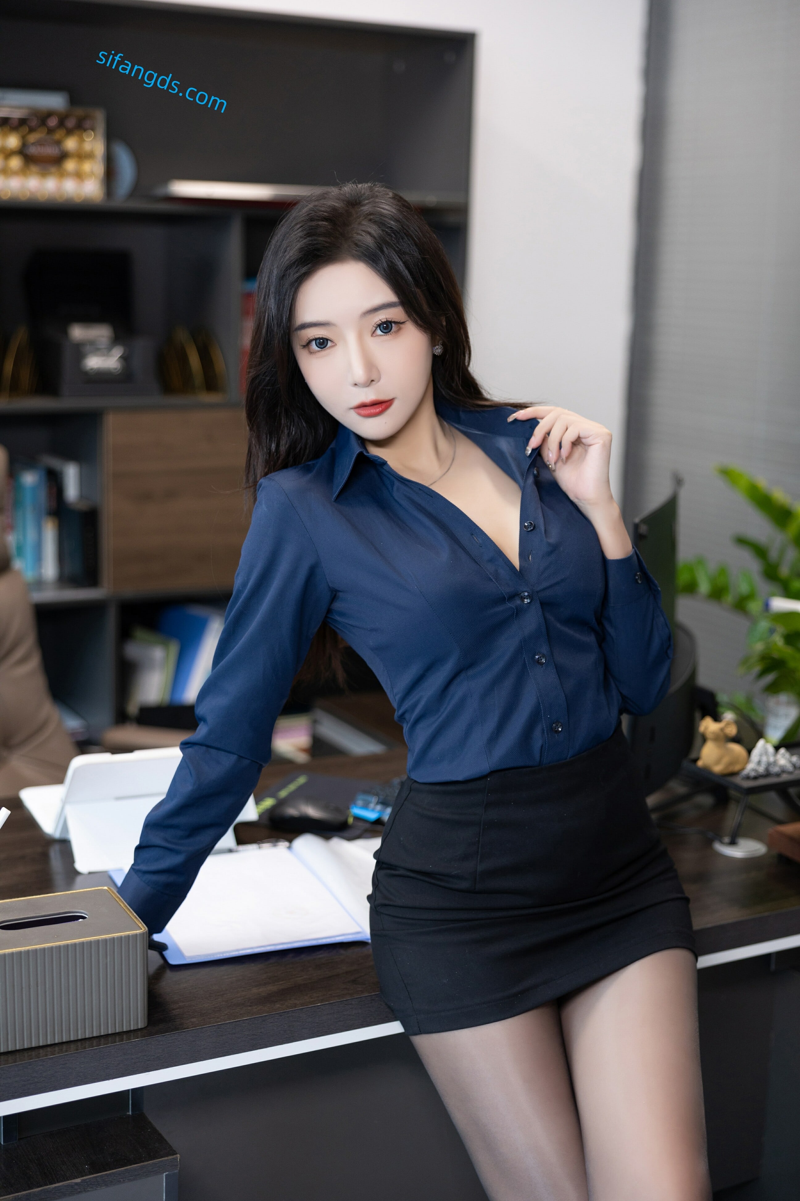 [ROSI写真] 桃色翘臀美女空姐酒店黑丝大胆诱人姿态 - 女友的淫荡另一面