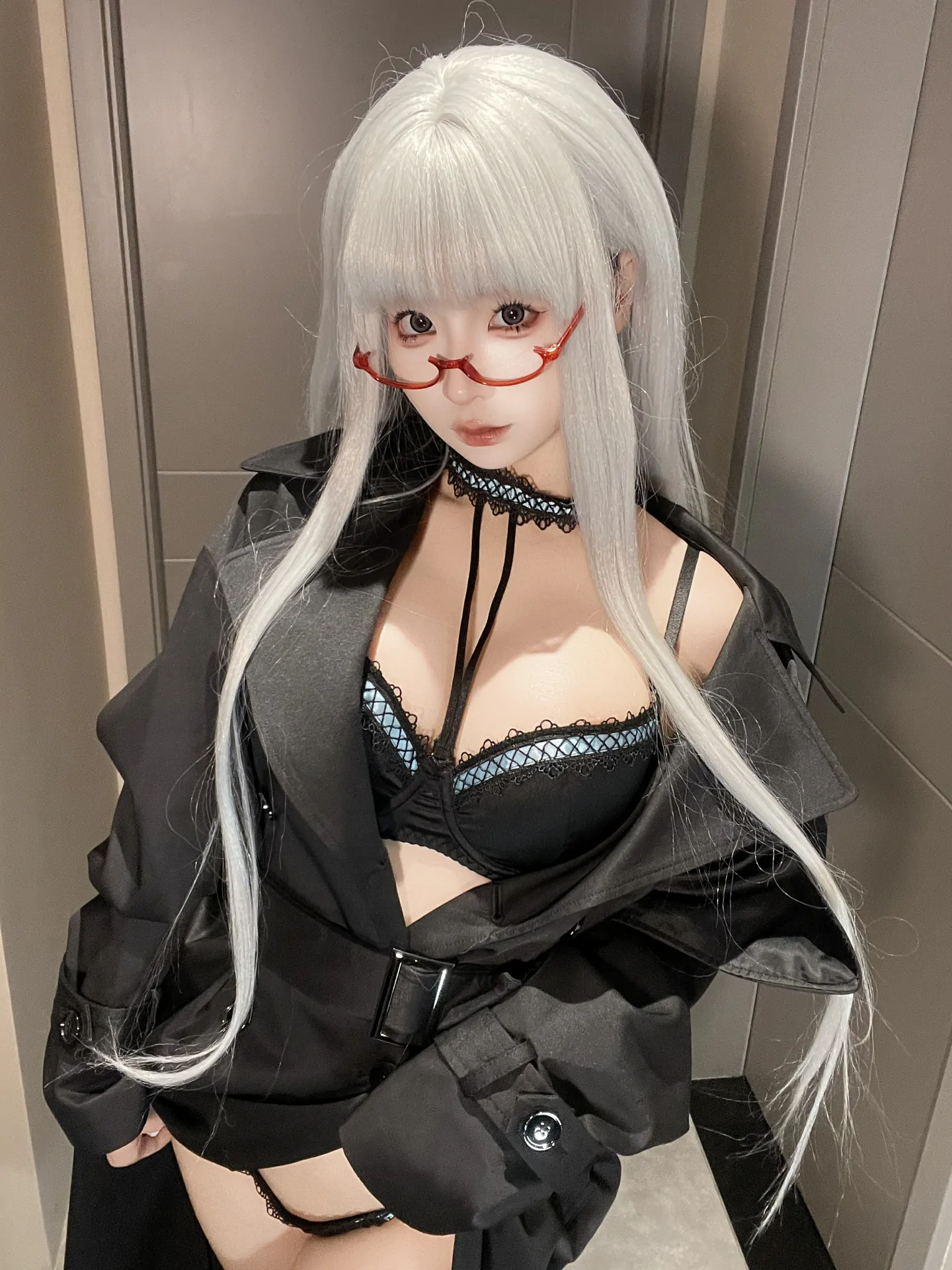 嫩白美女Luna超短热裤翘臀美腿清纯劲爆